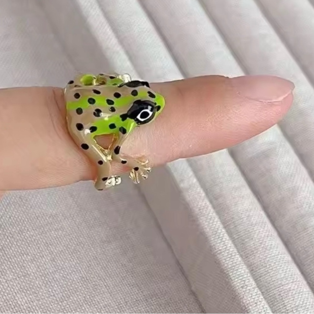 Anthropologie Green and Black Frog Ring